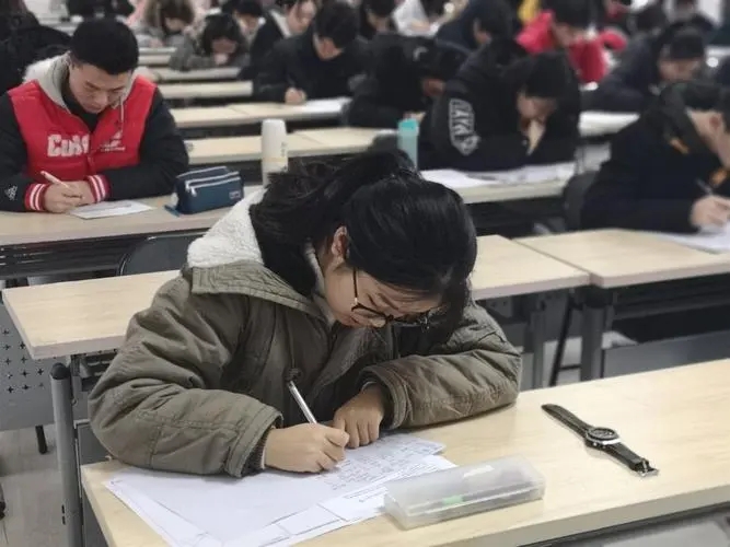 高三复读.webp.jpg